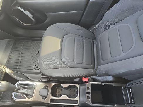 Used 2022 Jeep Renegade Latitude w/ Convenience Group image 28