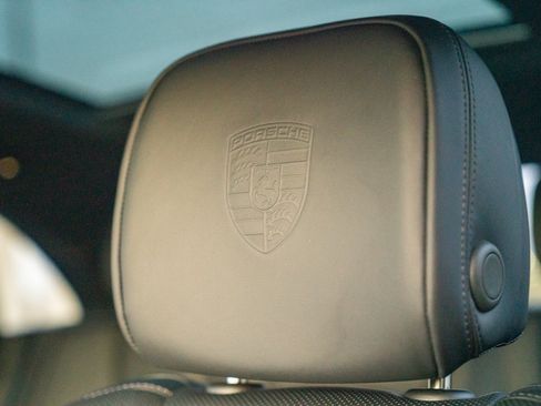 Certified 2026 Porsche Macan AWD/4WD image 13