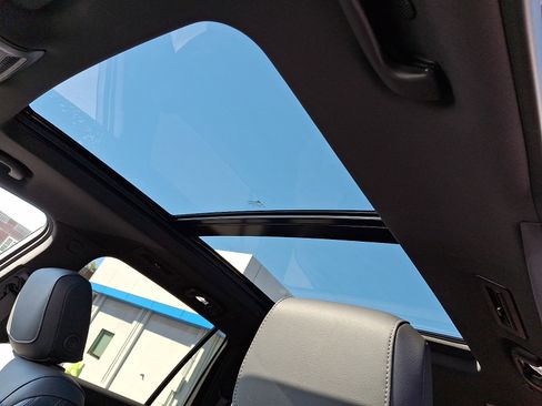 Used 2025 Cadillac XT6 Premium Luxury image 17