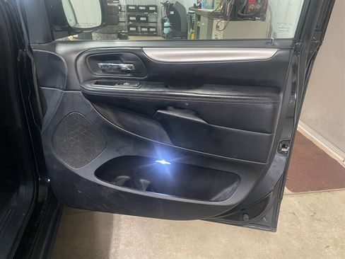 Used 2019 Dodge Grand Caravan GT FWD image 23