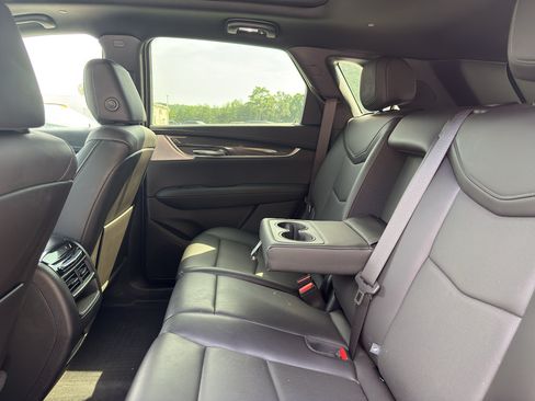 Used 2023 Cadillac XT5 Sportv w/ Technology Package AWD/4WD image 6