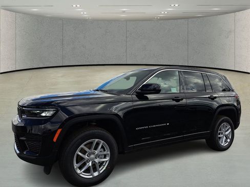 New 2026 Jeep Grand Cherokee Laredo RWD image 9