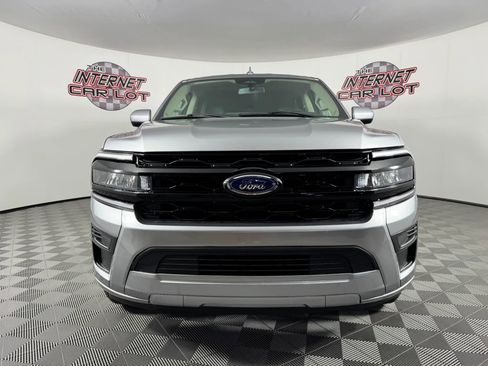 Used 2024 Ford Expedition Max XLT image 2