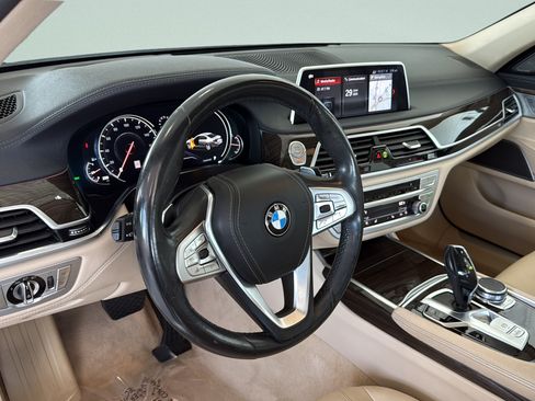 Used 2019 BMW 740i RWD image 13