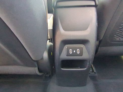 Used 2025 Hyundai Venue SEL FWD image 21