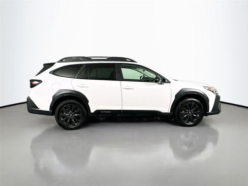 Used 2025 Subaru Outback Onyx Edition AWD/4WD image 18