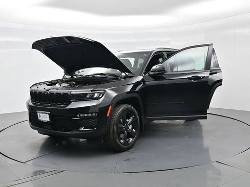 New 2025 Jeep Grand Cherokee Limited w/ Luxury Tech Group II image 34