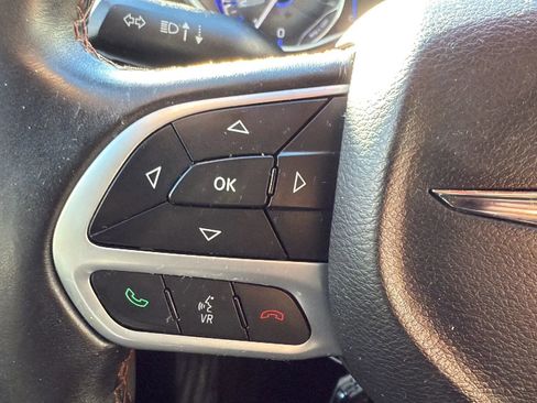 Used 2017 Chrysler Pacifica Touring-L image 12