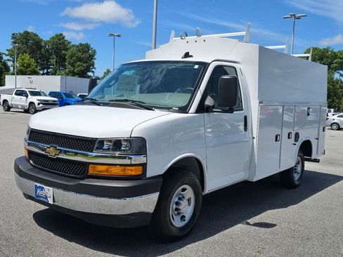 New 2025 Chevrolet Express 3500 w/ Power Convenience Package RWD image 7
