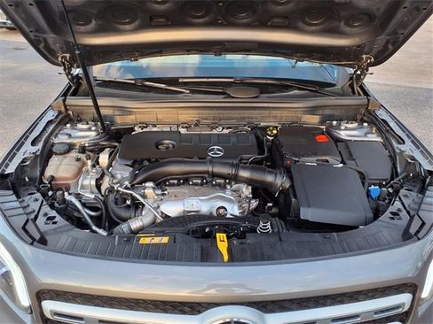 Used 2023 Mercedes-Benz GLB 250 image 3