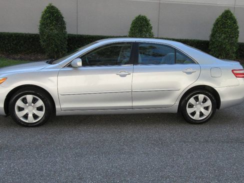 Used 2009 Toyota Camry LE image 2