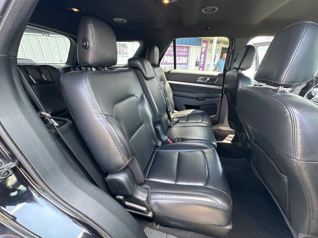 Used 2019 Ford Explorer XLT w/ Equipment Group 202A AWD/4WD image 22