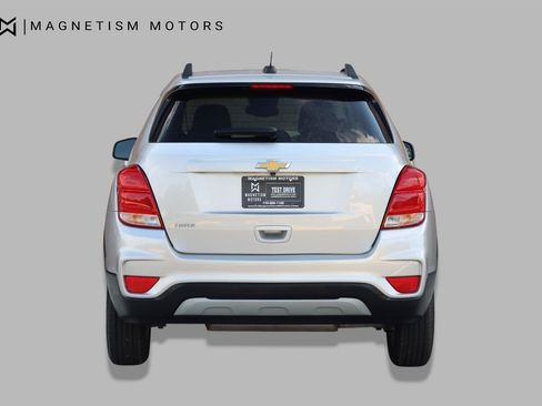 Used 2021 Chevrolet Trax LT w/ LT Convenience Package FWD image 10