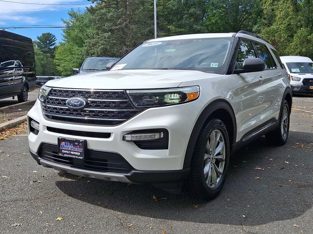 Certified 2023 Ford Explorer XLT w/ Equipment Group 202A AWD/4WD image 4