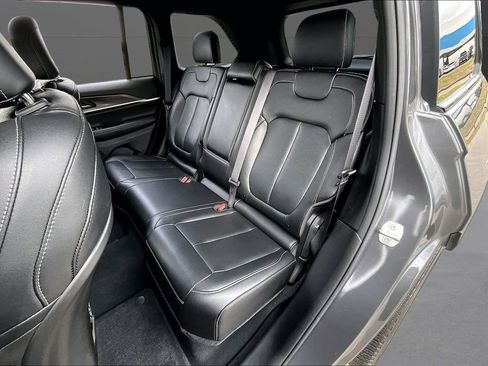 Used 2024 Jeep Grand Cherokee Limited w/ Black Appearance Package AWD/4WD image 26