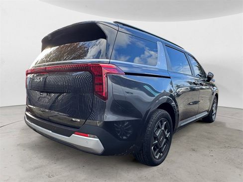 Used 2025 Kia Carnival EX image 3