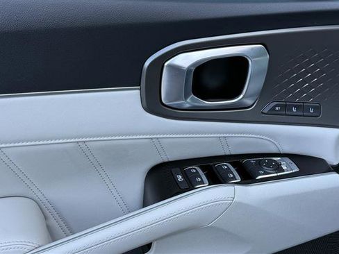 Used 2025 Kia Sorento SX Prestige image 13