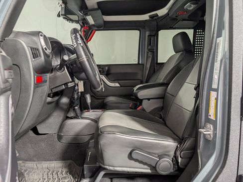 Used 2015 Jeep Wrangler Unlimited Rubicon AWD/4WD image 11
