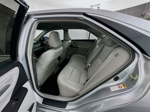 Used 2017 Toyota Camry XLE image 23