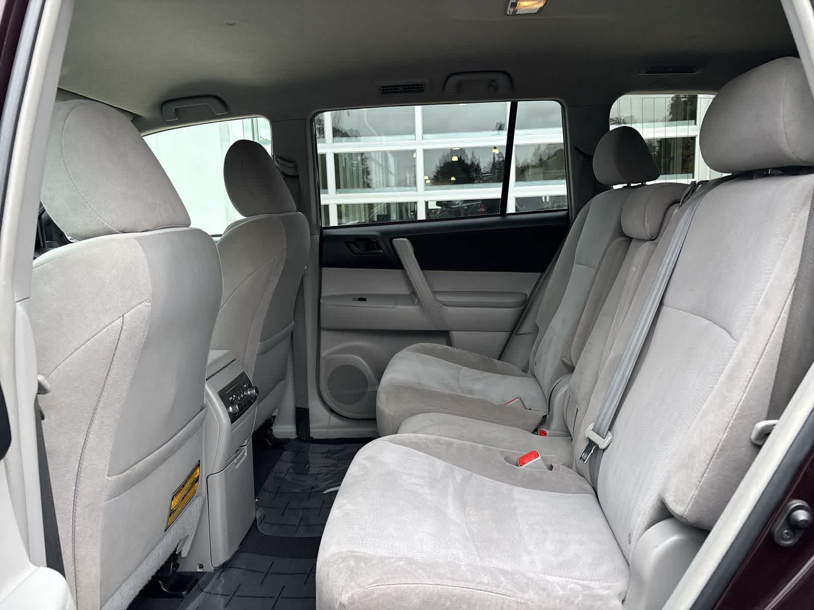 Used 2013 Toyota Highlander 4WD w/ Cold Weather Pkg image 9