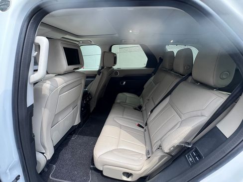 Used 2018 Land Rover Discovery HSE AWD/4WD image 27