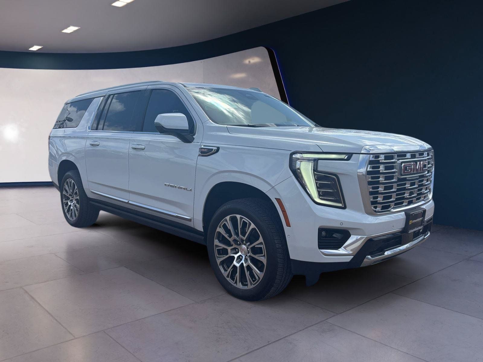 Used 2026 GMC Yukon XL Denali w/ Denali Reserve Package AWD/4WD image 7