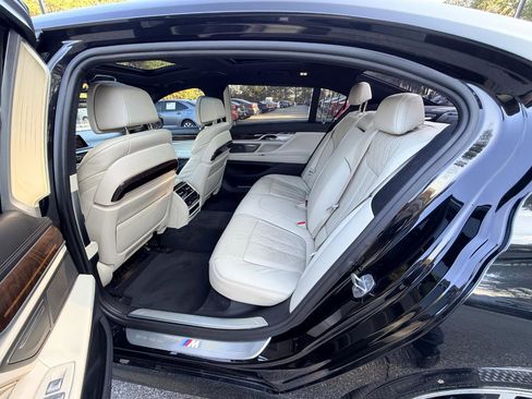 Used 2019 BMW 740i w/ Executive Package RWD image 11