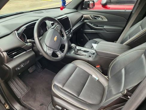 Used 2023 Chevrolet Traverse Premier FWD image 8