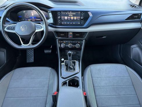 Used 2024 Volkswagen Taos SE image 17