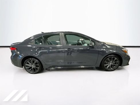 Used 2023 Toyota Corolla SE w/ SE Premium Package FWD image 4