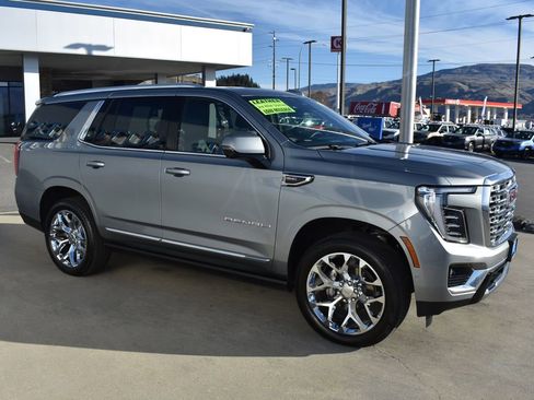 Used 2025 GMC Yukon Denali w/ Sun & Power Step Package image 7