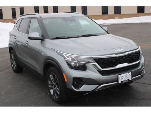 Used 2023 Kia Seltos S w/ Navigation Package image 2