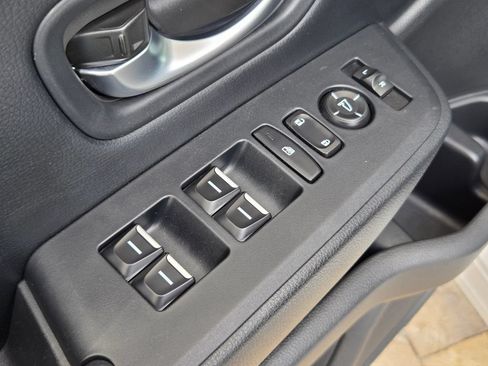 Used 2025 Honda Pilot Touring image 11