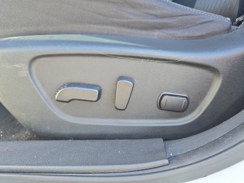 Used 2017 Nissan Rogue SV w/ Midnight Edition image 16