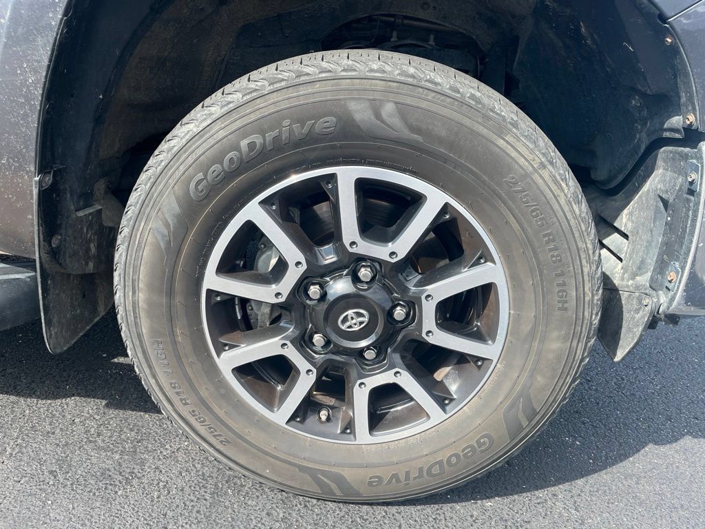 Used 2018 Toyota Tundra Limited w/ Limited Premium Package AWD/4WD image 12