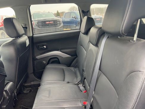 Used 2010 Mitsubishi Outlander XLS image 5