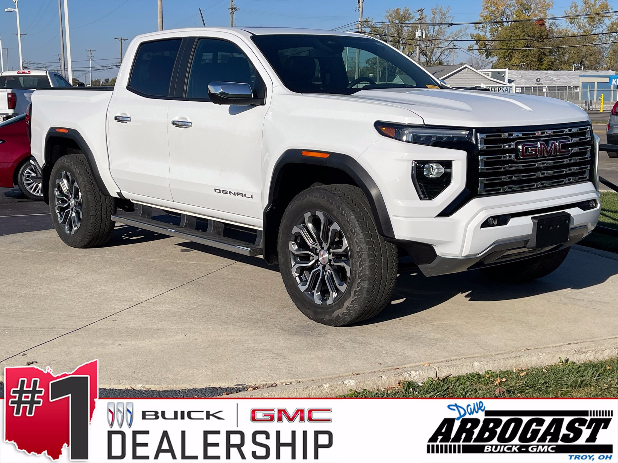 Used 2025 GMC Canyon Denali AWD/4WD image 1