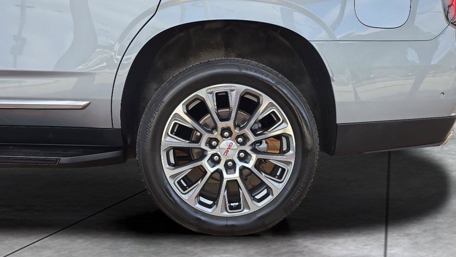 Used 2025 GMC Yukon Denali AWD/4WD image 31