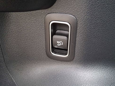 Used 2025 Mercedes-Benz GLB 250 4MATIC image 24