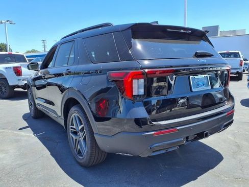 New 2026 Ford Explorer ST-Line w/ ST-Line Street Pack RWD image 4