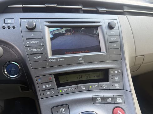 Used 2013 Toyota Prius Four FWD image 15