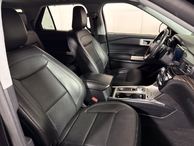 Used 2021 Ford Explorer Limited w/ Equipment Group 301A AWD/4WD image 14
