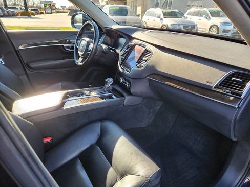 Used 2017 Volvo XC90 T6 Momentum w/ Vision Package image 14