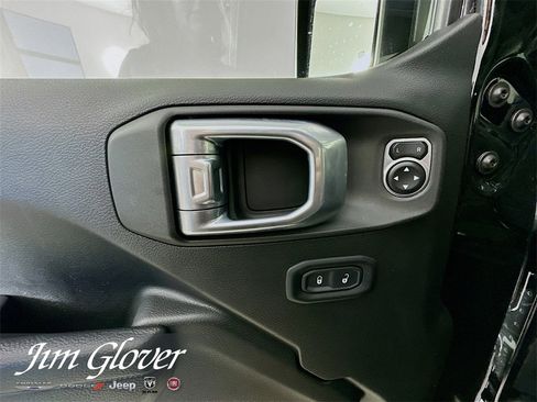 Used 2024 Jeep Gladiator Rubicon w/ Technology Group image 21