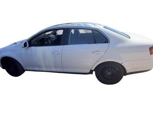 Used 2009 Volkswagen Jetta SE FWD image 2