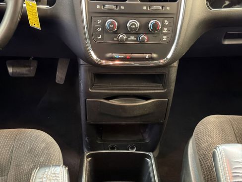 Used 2019 Dodge Grand Caravan SE FWD image 21