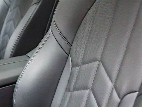 Used 2025 BMW 530i w/ Premium Package image 23