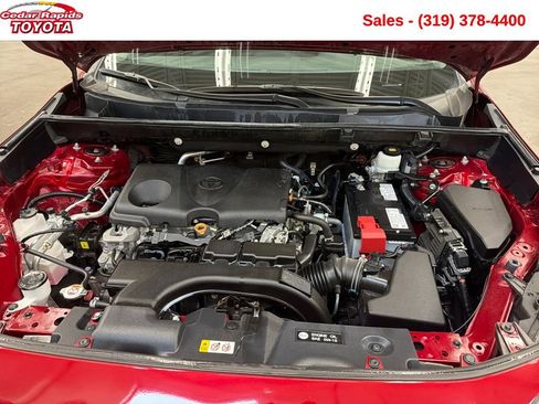 Used 2021 Toyota RAV4 LE image 20