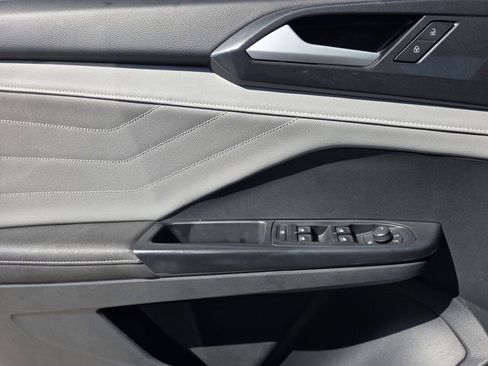 Used 2024 Volkswagen Taos SEL image 19