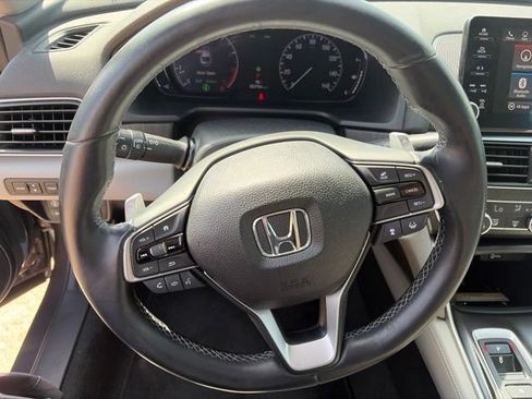 Used 2018 Honda Accord Touring image 16
